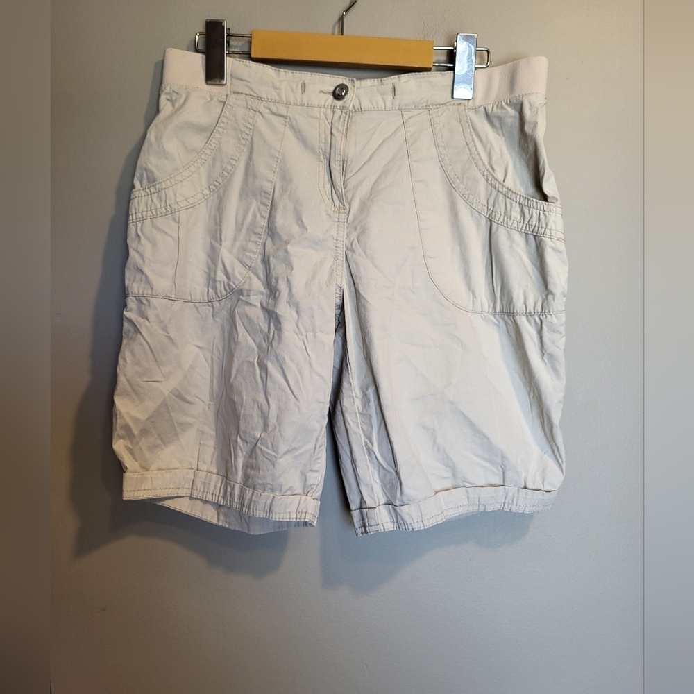Cleo Petites Women's Light Tan Bermudas, Size 8 (30)